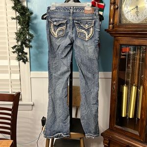 Ariya Jeans Size 7/8 Flare, sequins, gem stones, details